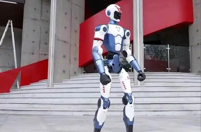  四足机器人商业化困局深度解析：宇树科技的路径依赖与破局路径 汽车科技