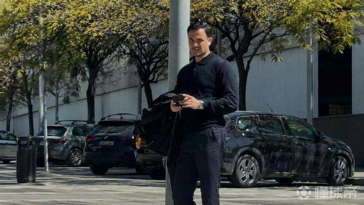 【深度复盘】罗马体育主管巴塞罗那之行的幕后逻辑与转会市场运作机制解析 体育新闻