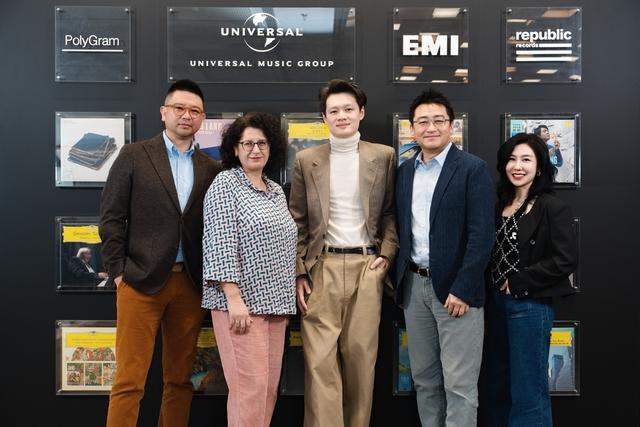  一位古筝女孩的梦想：她如何敲开世界古典音乐殿堂的大门 影视小说