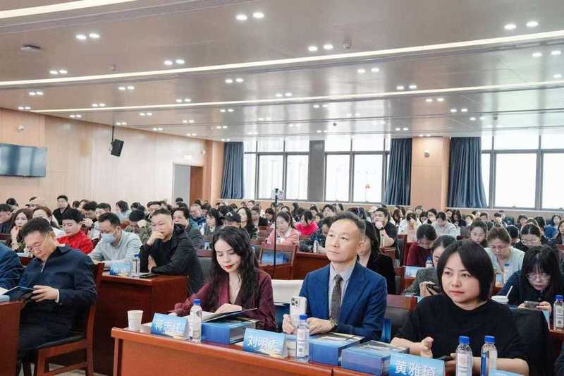 十年铸一书:《中国幼教人》60万字的行业记录与时代价值 教育招生 十年铸一书:《中国幼教人》60万字的行业记录与时代价值 教育招生